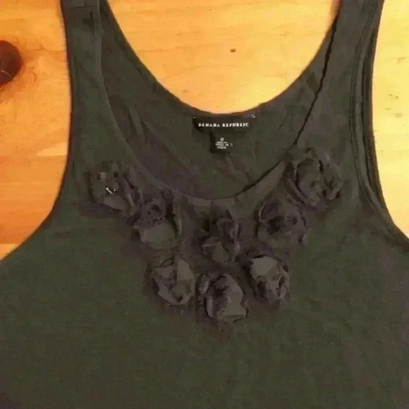 Banana Republic tank with ruffled flowers. - Picture 5 of 7